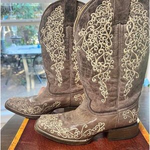 Corral boots - size 8 wide calf
